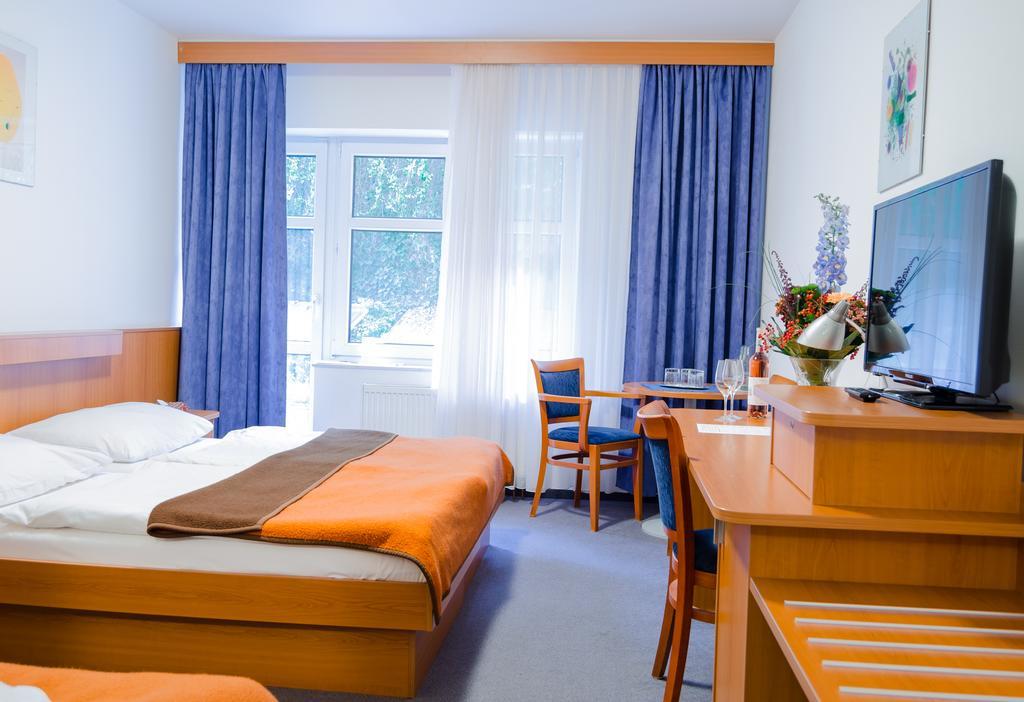 Hotel Inos Prague Exterior photo