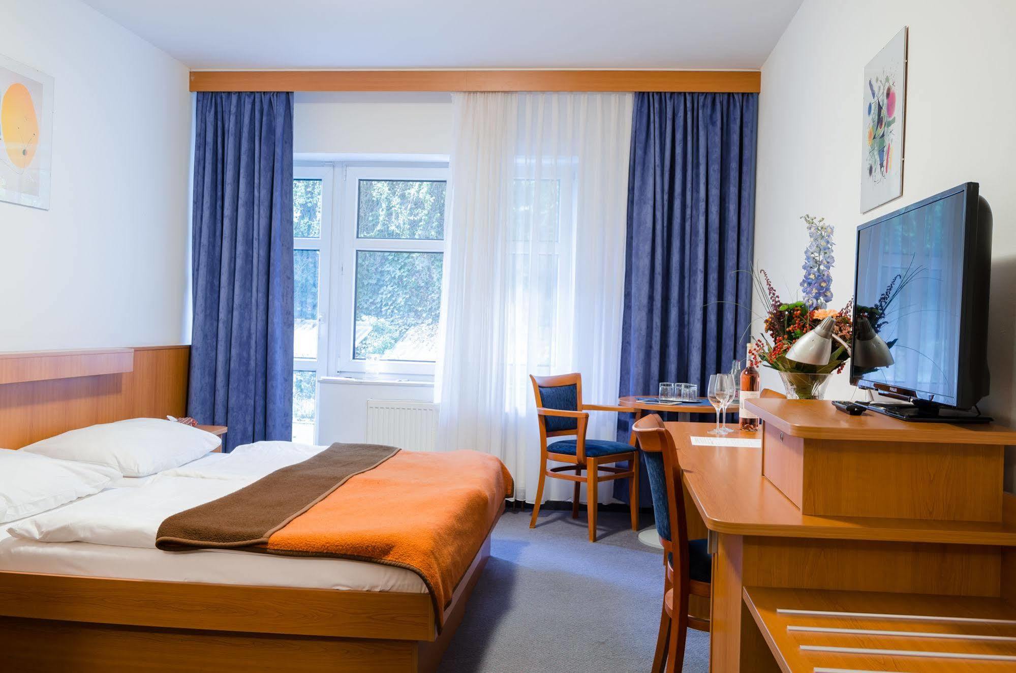 Hotel Inos Prague Exterior photo