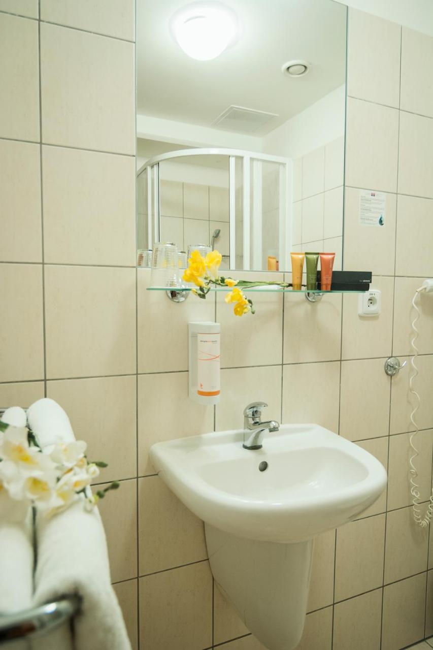 Hotel Inos Prague Exterior photo